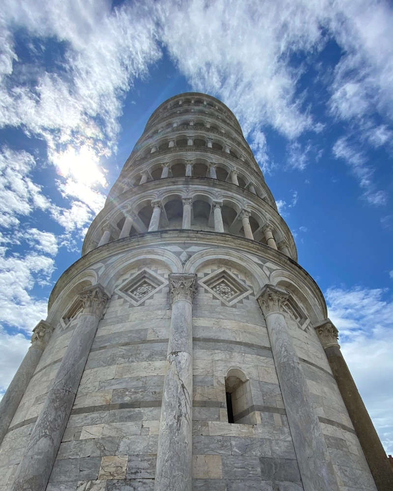 Leaning tower of Pisa from below